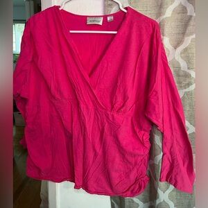 AVENUE VNECK PEPLUM BLOUSE SIZE 18/20